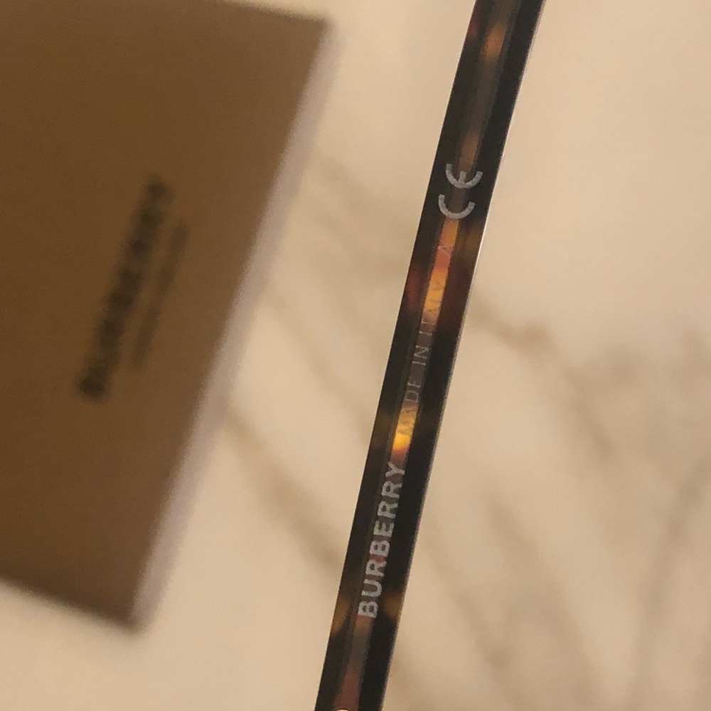 🔥NEW BURBERRY BEST SELLER SUNGLASSES 🔥 - Picture 12 of 13